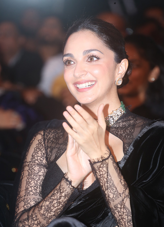 Kiara Advani Captured at Toxic Telugu Pre Release Event HD Photos15