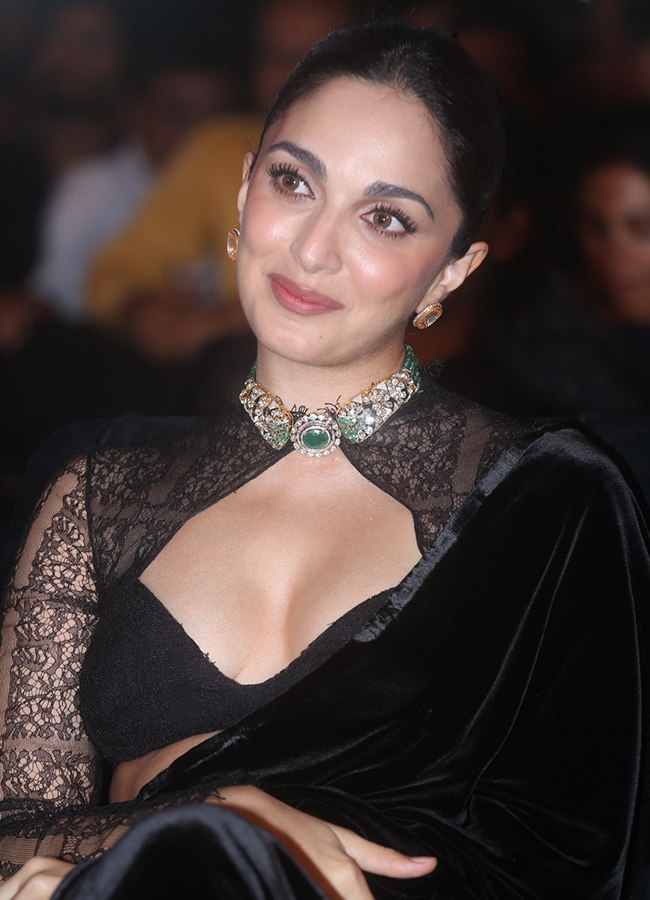 Kiara Advani Captured at Toxic Telugu Pre Release Event HD Photos16