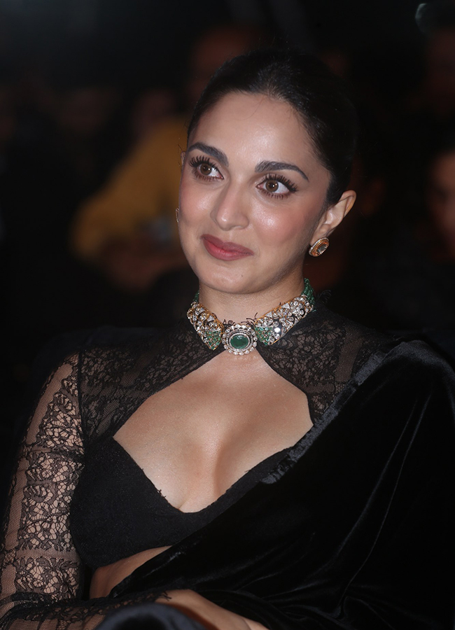 Kiara Advani Captured at Toxic Telugu Pre Release Event HD Photos18