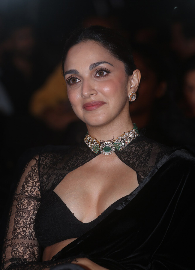 Kiara Advani Captured at Toxic Telugu Pre Release Event HD Photos19