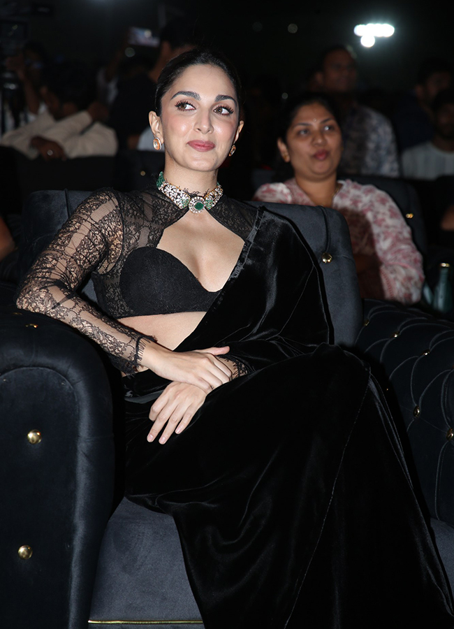 Kiara Advani Captured at Toxic Telugu Pre Release Event HD Photos8