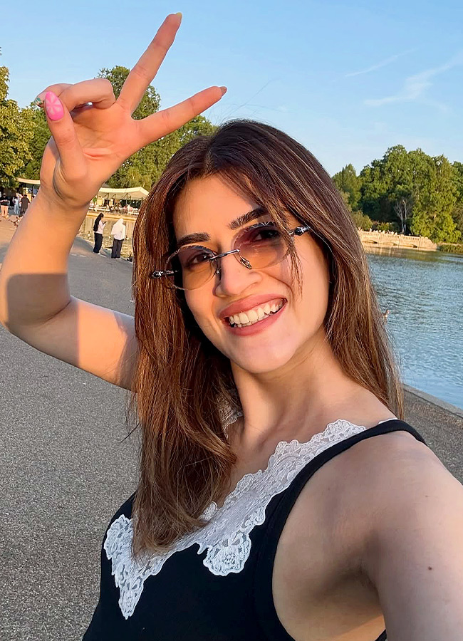 Kriti Sanon’s Happy Moments (Photos)10