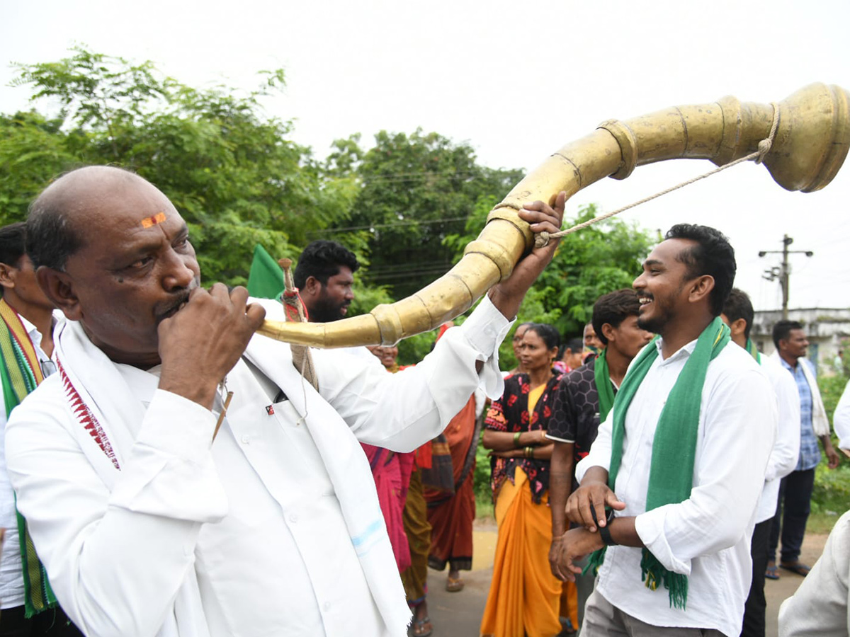 Tribals turn out in large numbers to lay siege to the ITDA11