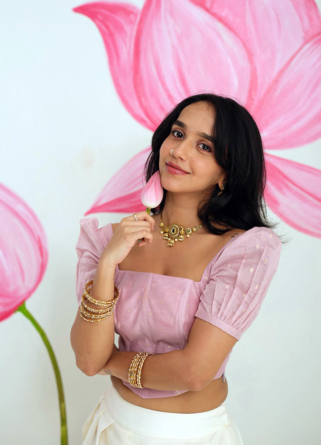 Anagha Maya Ravi Shines in Stunning Beauty Photos12