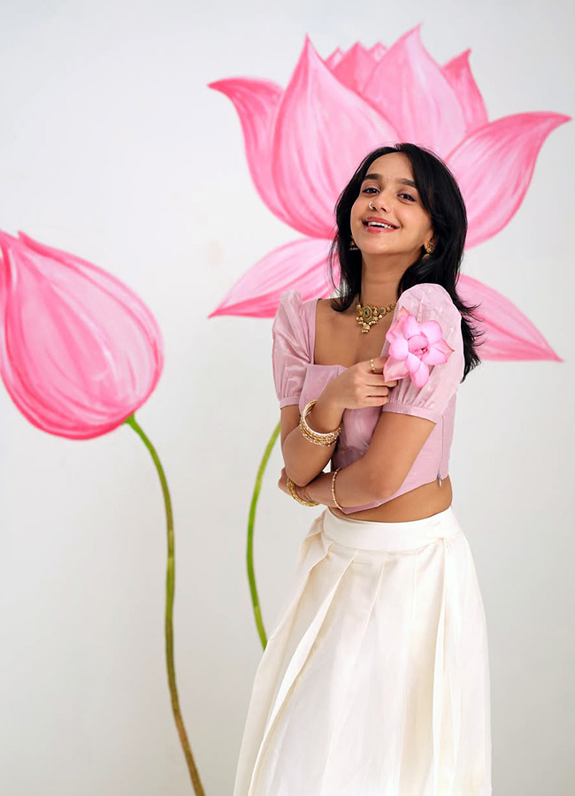 Anagha Maya Ravi Shines in Stunning Beauty Photos14