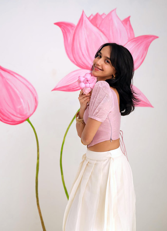 Anagha Maya Ravi Shines in Stunning Beauty Photos3