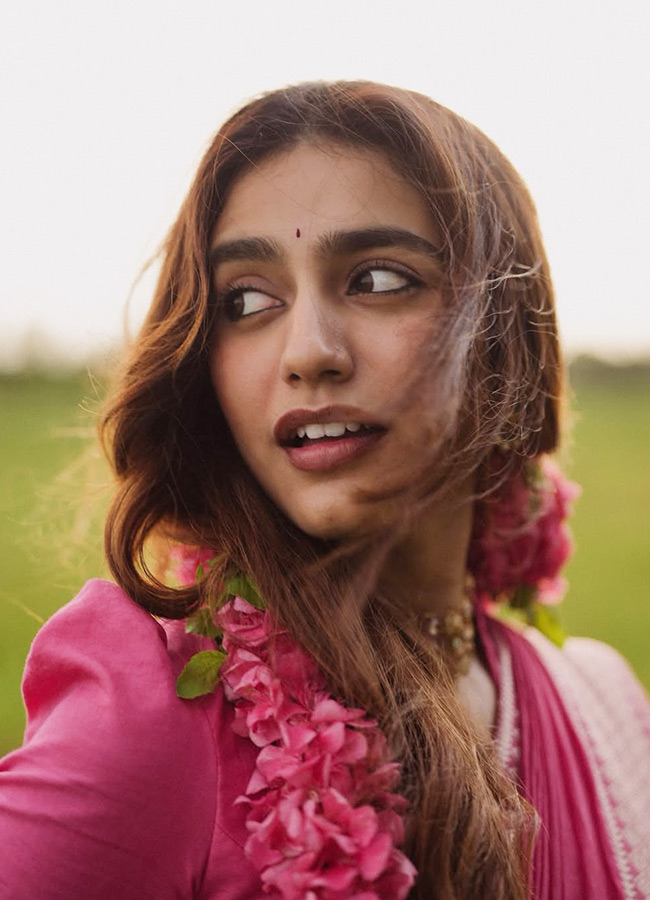 Priya Varrier Cute Looks Photos2