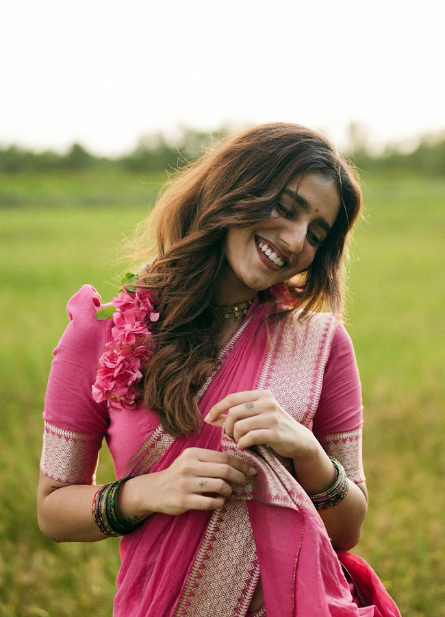 Priya Varrier Cute Looks Photos4