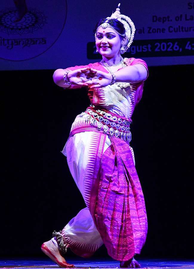  Mesmerizing Dance Performance (Photos)10
