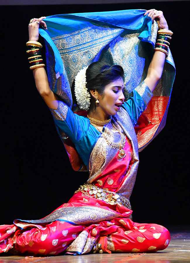  Mesmerizing Dance Performance (Photos)13