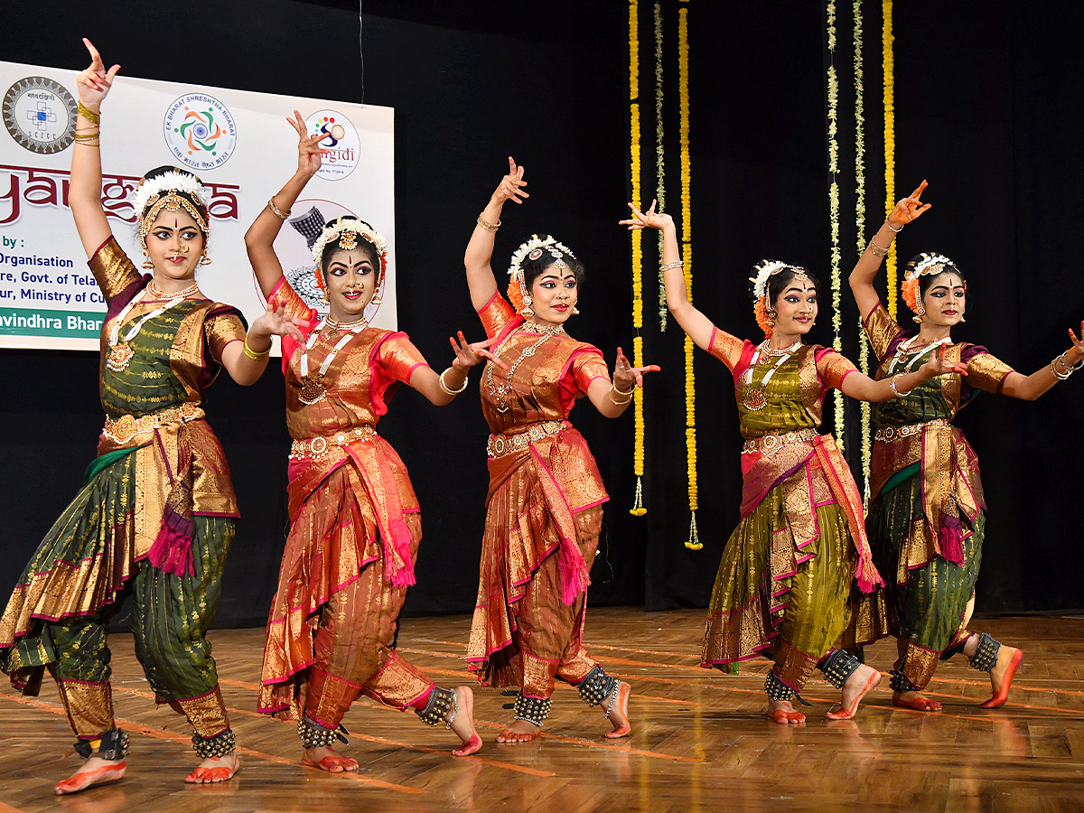 Mesmerizing Dance Performance (Photos)3