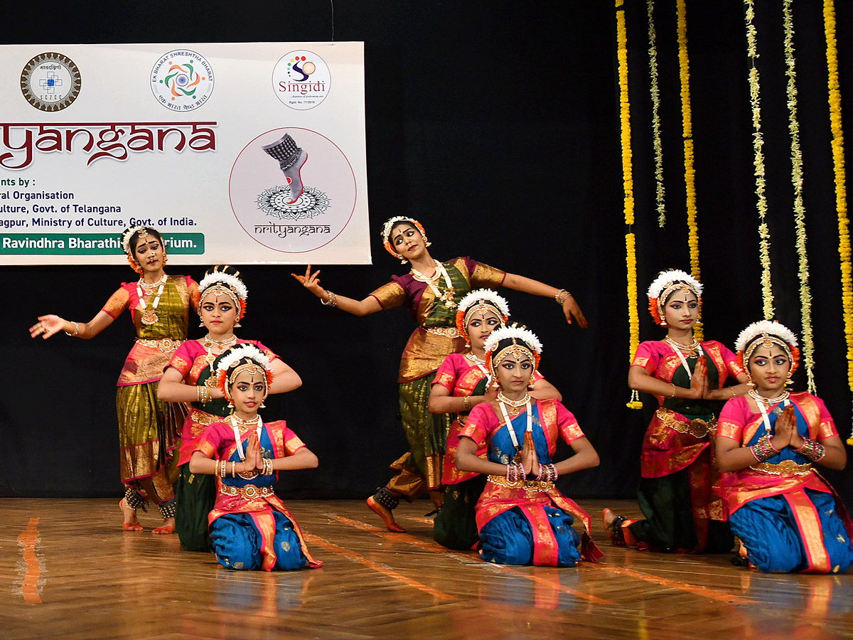  Mesmerizing Dance Performance (Photos)4