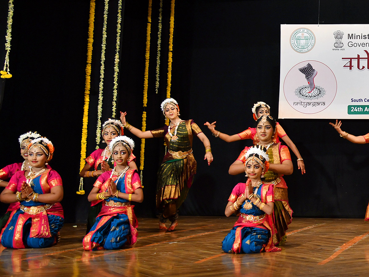  Mesmerizing Dance Performance (Photos)5