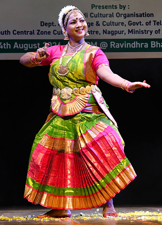  Mesmerizing Dance Performance (Photos)9