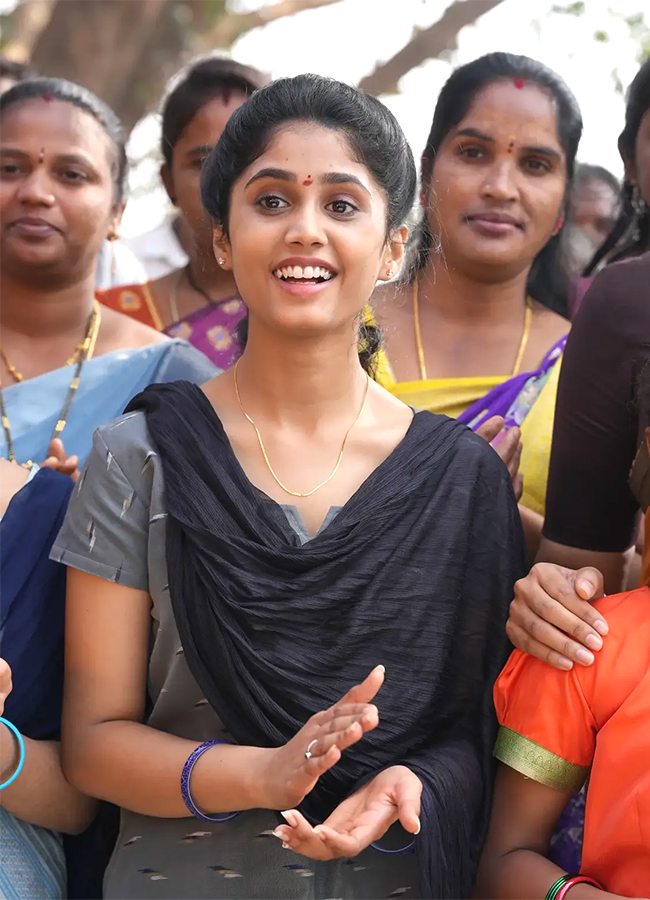 irumudi movie Gayatri Beautiful HD Photos11