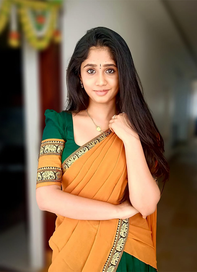 irumudi movie Gayatri Beautiful HD Photos16