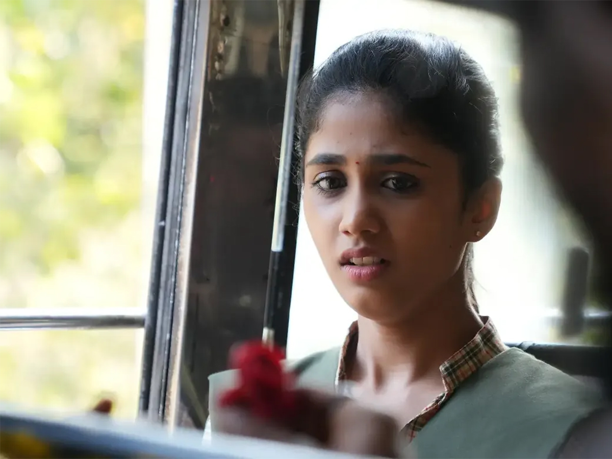 irumudi movie Gayatri Beautiful HD Photos6