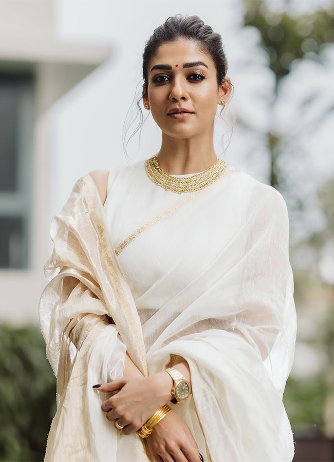 Actress Nayanthara Toxic Movie Trending Now10
