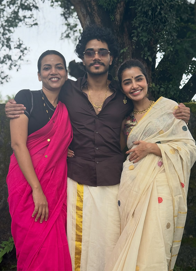 Anupama Parameswaran Onam Celebrations Viral Photos11