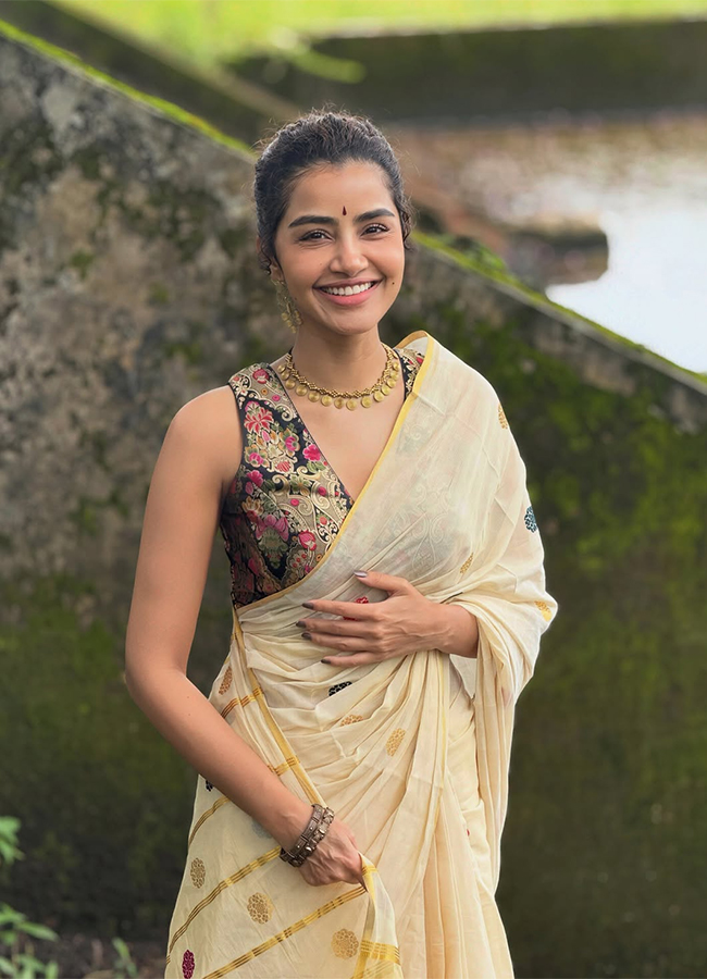 Anupama Parameswaran Onam Celebrations Viral Photos12