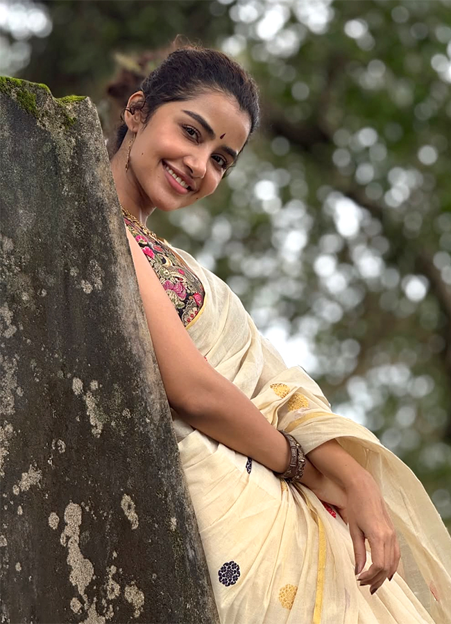 Anupama Parameswaran Onam Celebrations Viral Photos15