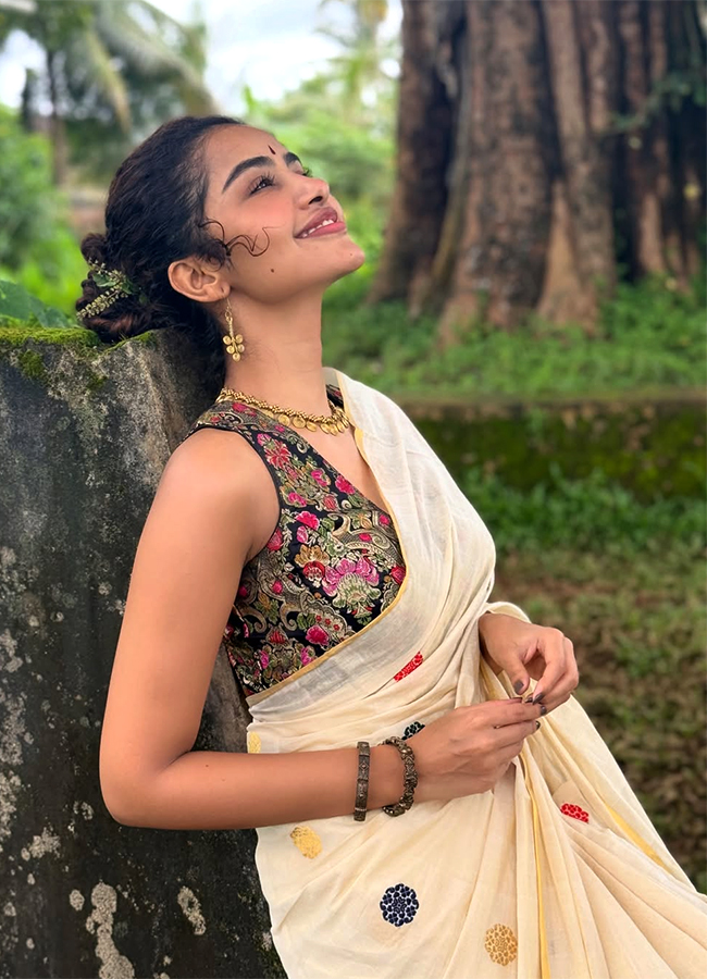 Anupama Parameswaran Onam Celebrations Viral Photos18