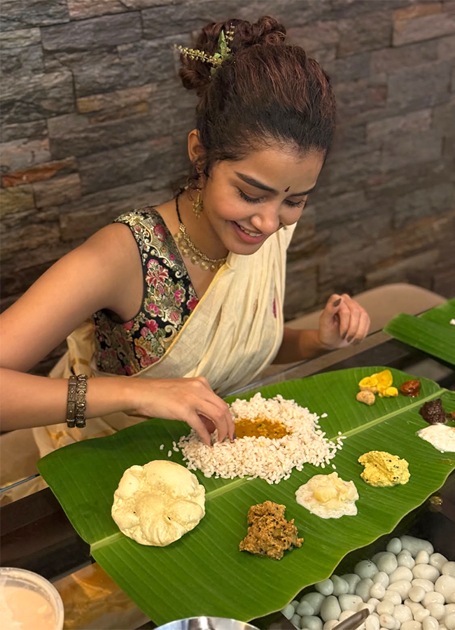 Anupama Parameswaran Onam Celebrations Viral Photos2