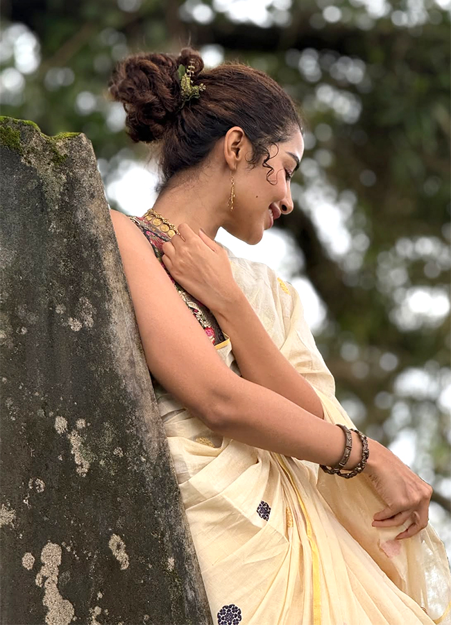 Anupama Parameswaran Onam Celebrations Viral Photos8
