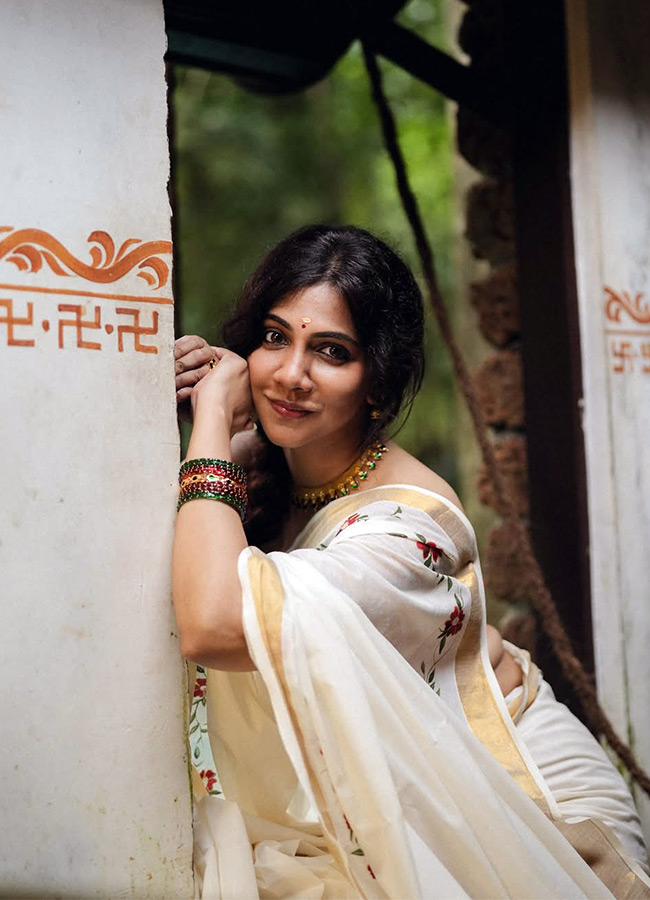 Onam Special Malayalam Beauties Shining Bright Photos11