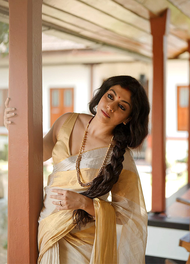 Onam Special Malayalam Beauties Shining Bright Photos14
