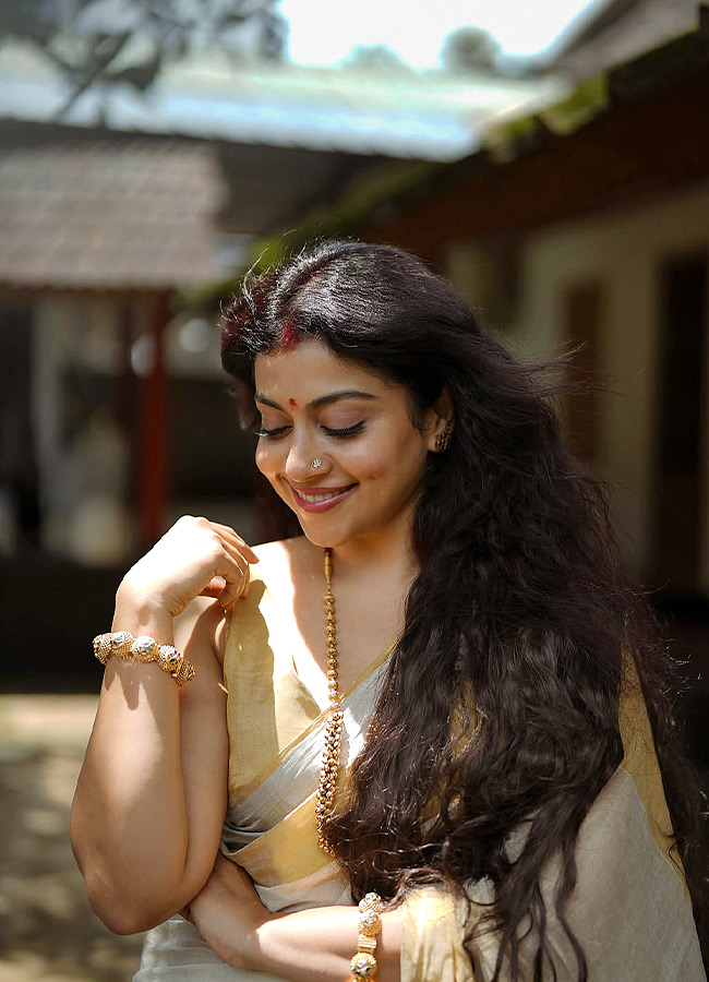 Onam Special Malayalam Beauties Shining Bright Photos15