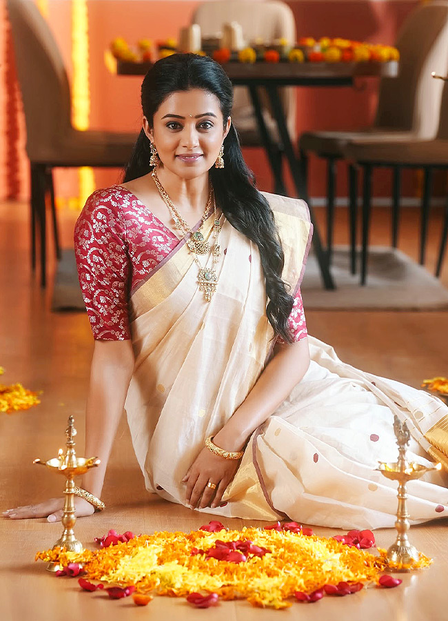 Onam Special Malayalam Beauties Shining Bright Photos4