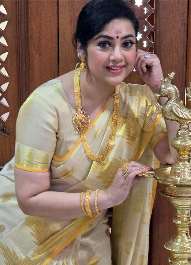 Onam Special Malayalam Beauties Shining Bright Photos8