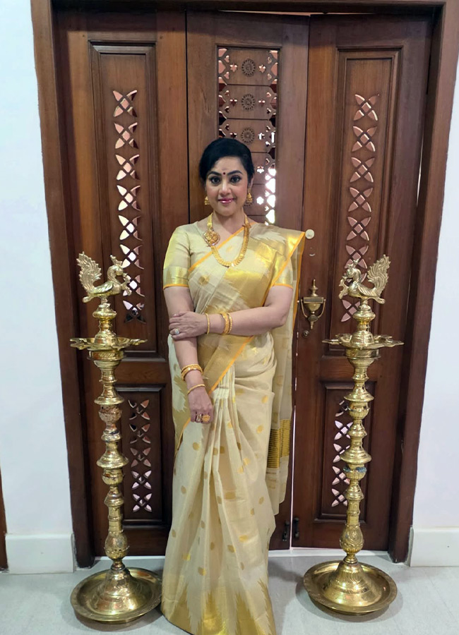 Onam Special Malayalam Beauties Shining Bright Photos9