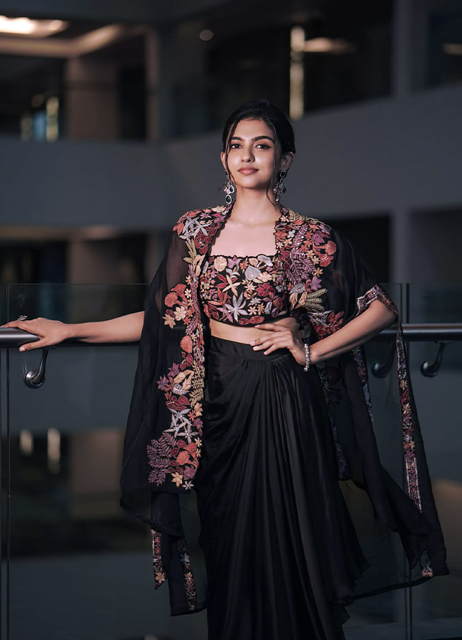 Mamitha Baiju Stuns in a Gorgeous Look Photos5
