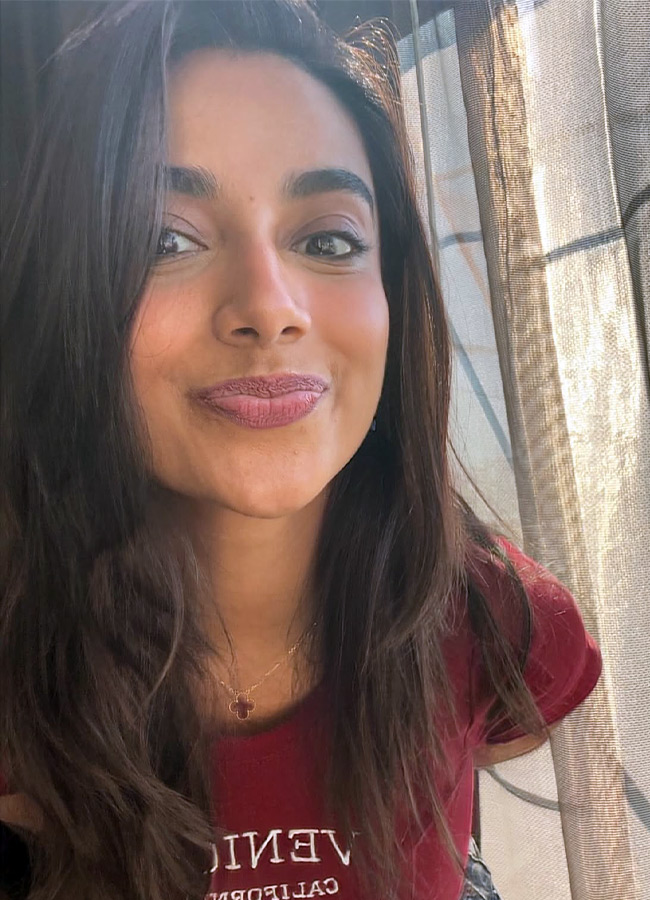 Kinda Chick Trend Meenakshi Chaudhary Joins the Trend Photos5