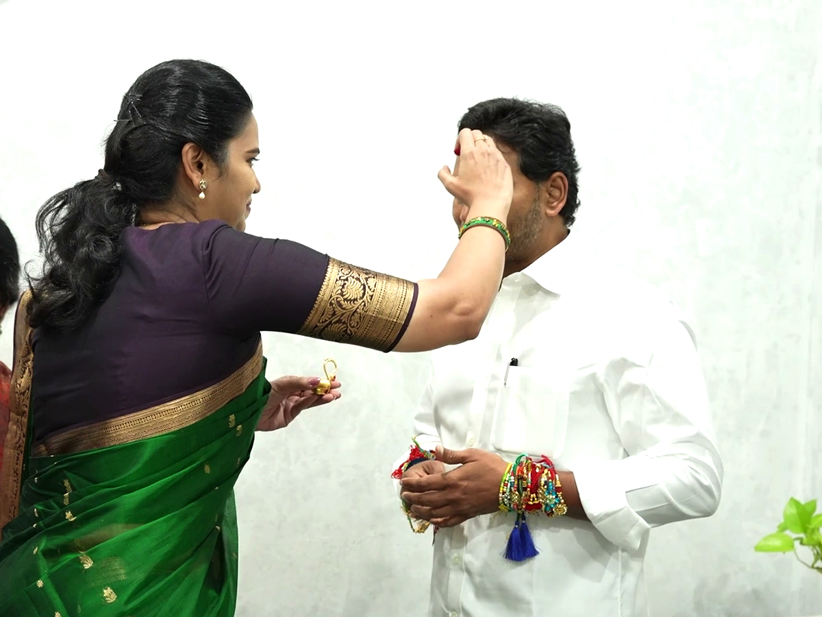 YSRCP Women Leaders Tied Rakhi To YS Jagan At Tadepalli Office Photos2