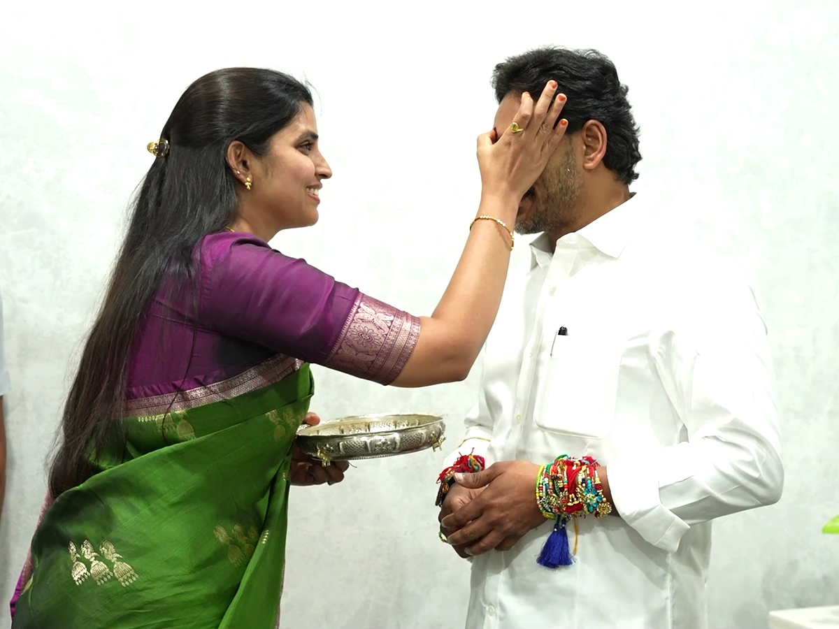 YSRCP Women Leaders Tied Rakhi To YS Jagan At Tadepalli Office Photos4