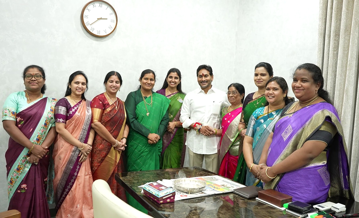 YSRCP Women Leaders Tied Rakhi To YS Jagan At Tadepalli Office Photos7