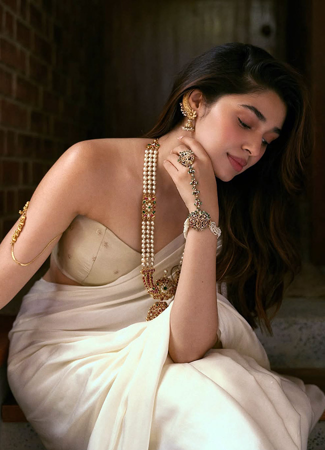 Kriti Shetty Steals the Spotlight at Kerala Onam Celebrations Photos12