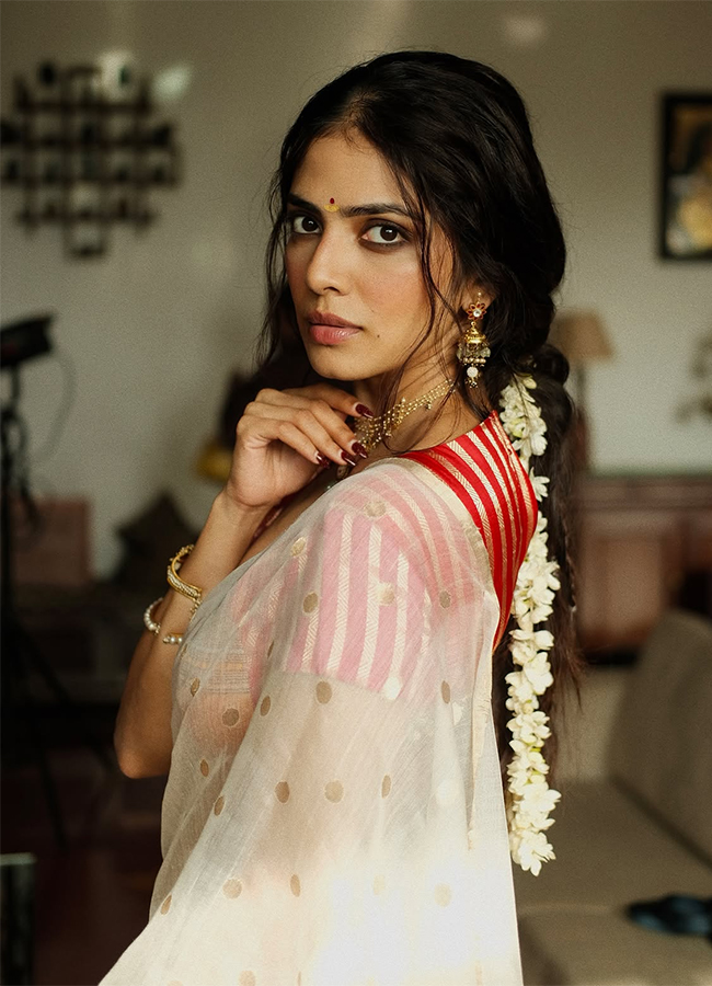 Malavika Mohanan Onam Celebrations 2026 Viral Photos12