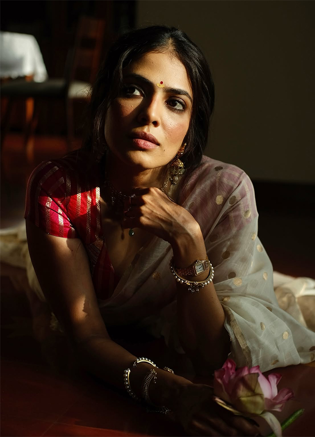 Malavika Mohanan Onam Celebrations 2026 Viral Photos16