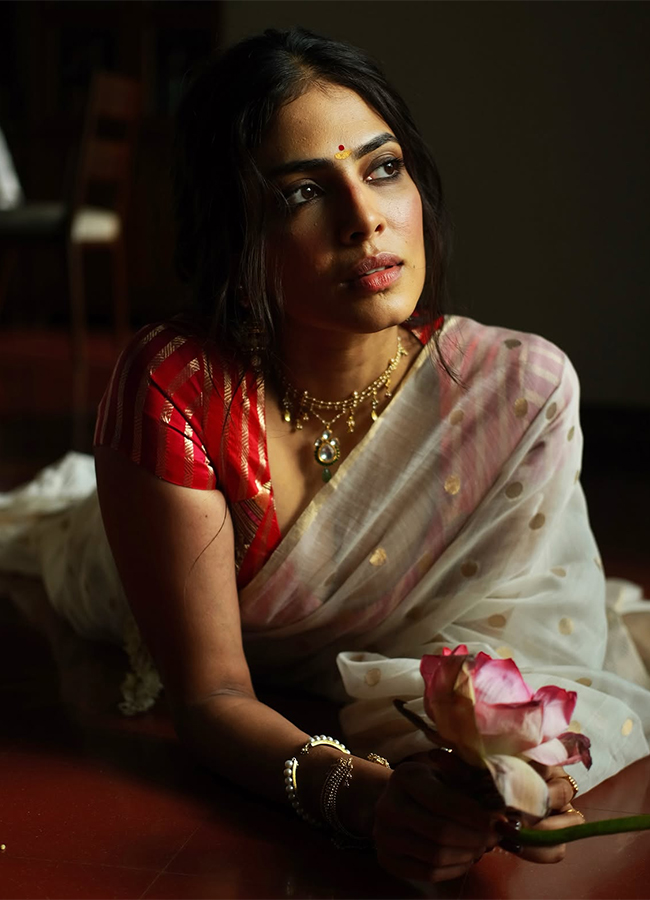Malavika Mohanan Onam Celebrations 2026 Viral Photos2