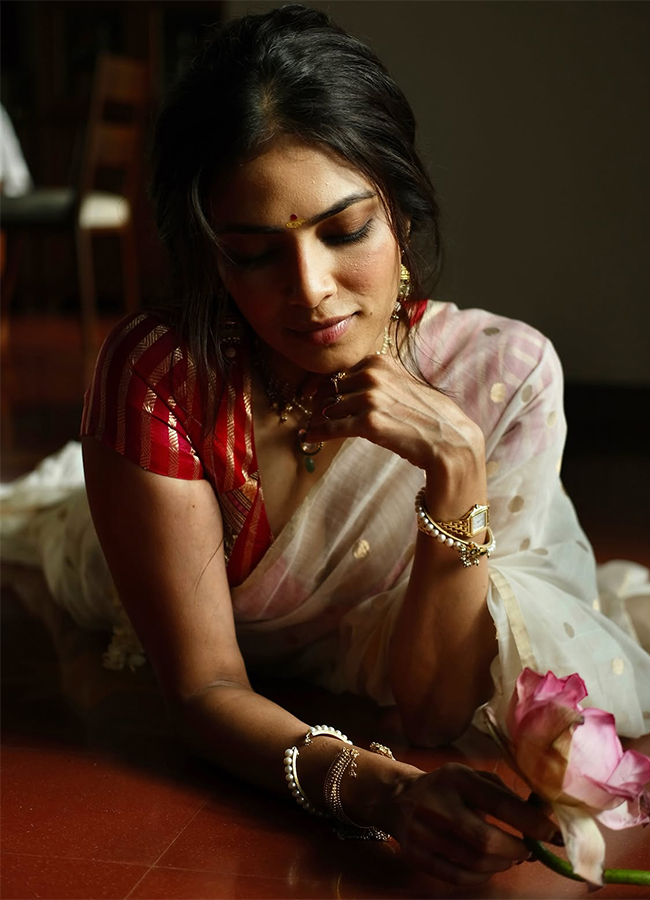 Malavika Mohanan Onam Celebrations 2026 Viral Photos3