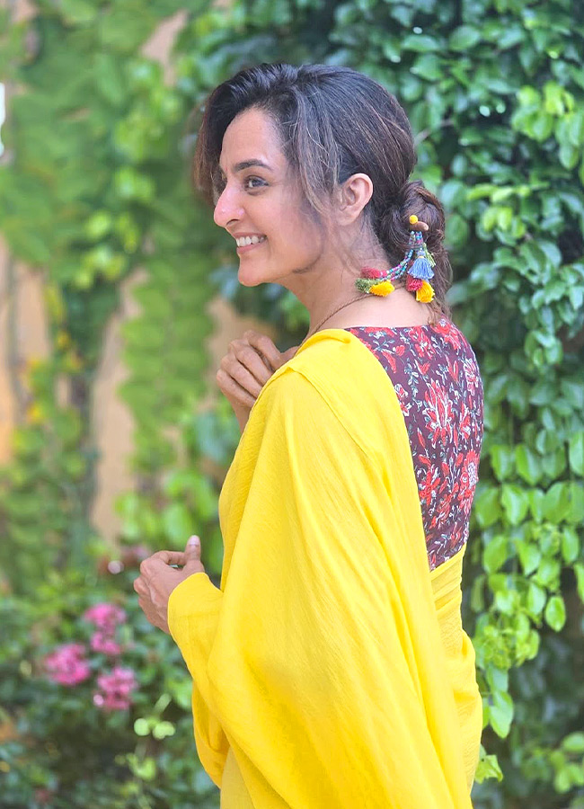 Manju Warrier Stuns in Traditional Attire Photos11