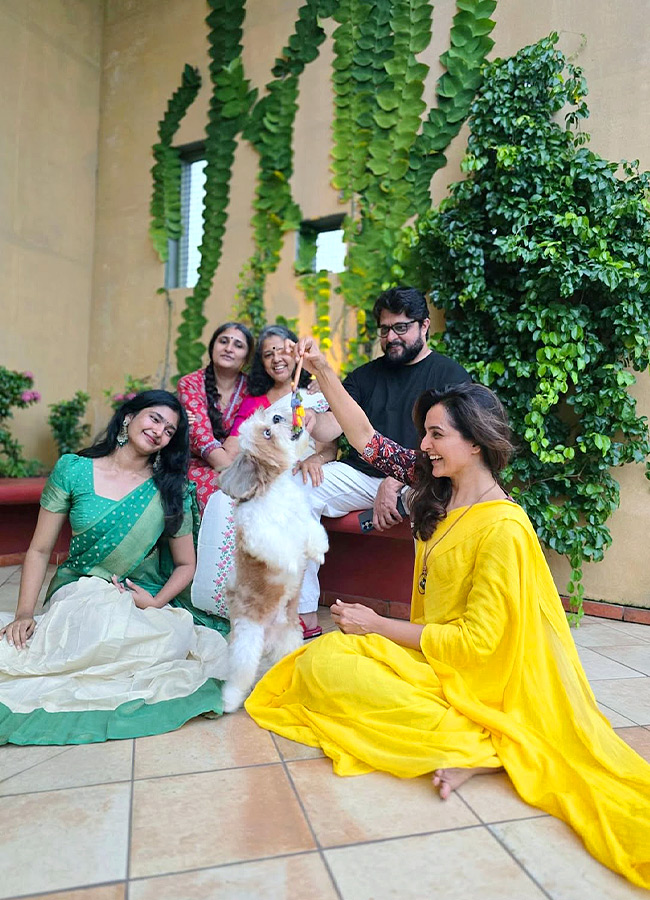 Manju Warrier Stuns in Traditional Attire Photos2