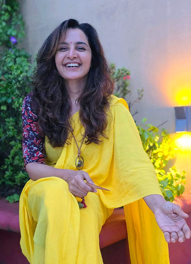 Manju Warrier Stuns in Traditional Attire Photos9