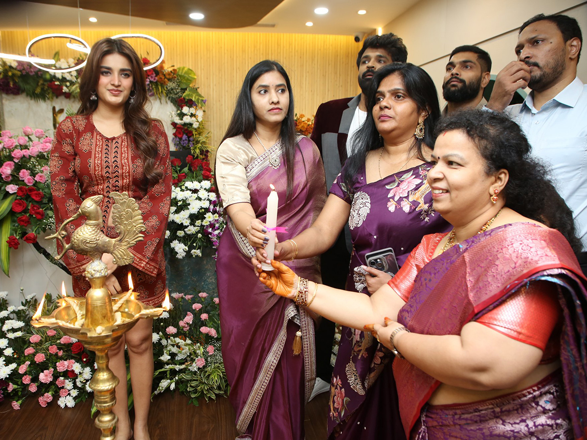 Actress Nidhhi Agerwal at Hyderabad Viral Photos5