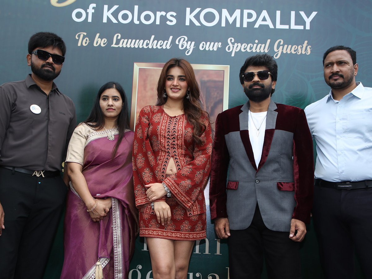 Actress Nidhhi Agerwal at Hyderabad Viral Photos13