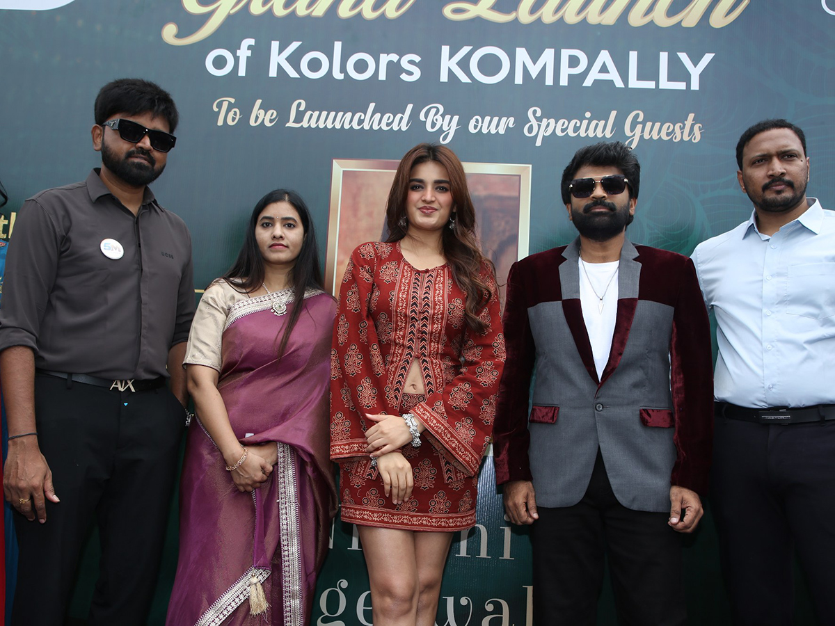 Actress Nidhhi Agerwal at Hyderabad Viral Photos15